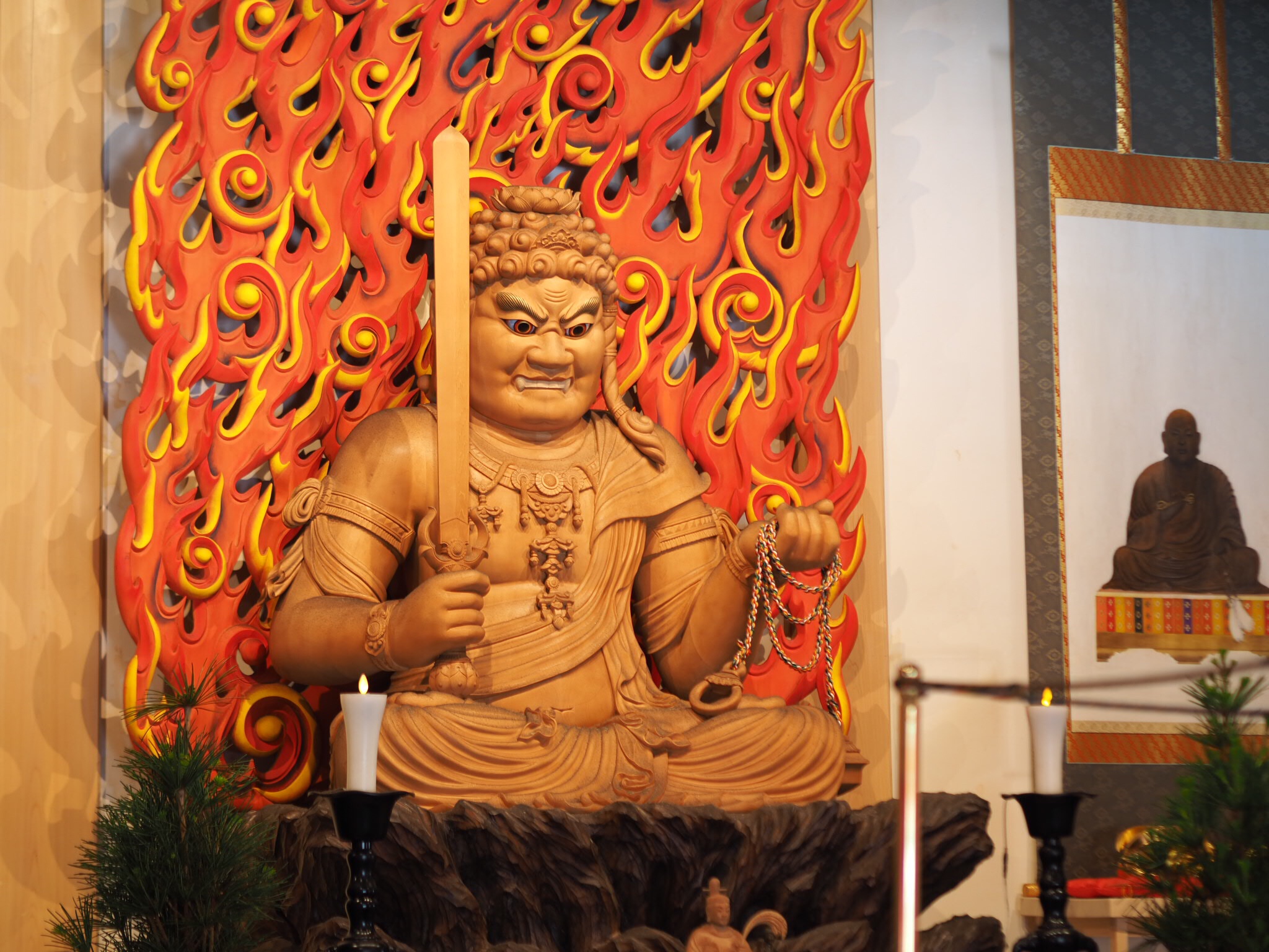 不動明王が怒っている本当の理由とは 不動明王は仏教に帰依しない人を威嚇するために怒っているというのは本当か みずいろてすと